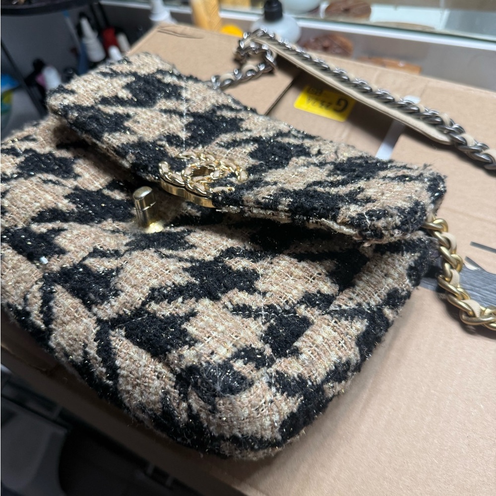 CC 19 Beige & Black Houndstooth Tweed Shoulder Bag LUXURY PURSE - Picture 3 of 16